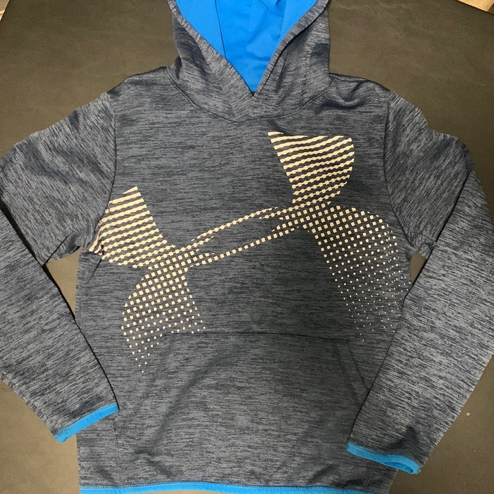 Boys Under Armour sweatshirt.